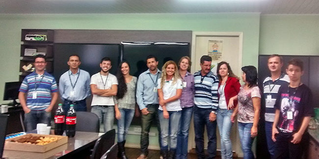 A colaboradora Juliana Korczagin comemorou aniversÃ¡rio junto com os colegas do Centro de InteligÃªncia Operacional.
