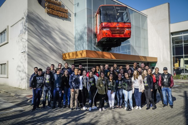 Visita dos Grupos de InovaÃ§Ã£o Ã  Volvo em Curitiba