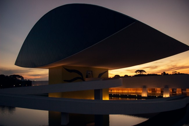 Museu Oscar Niemeyer (Foto: Cassiano Psomas/Unsplash)